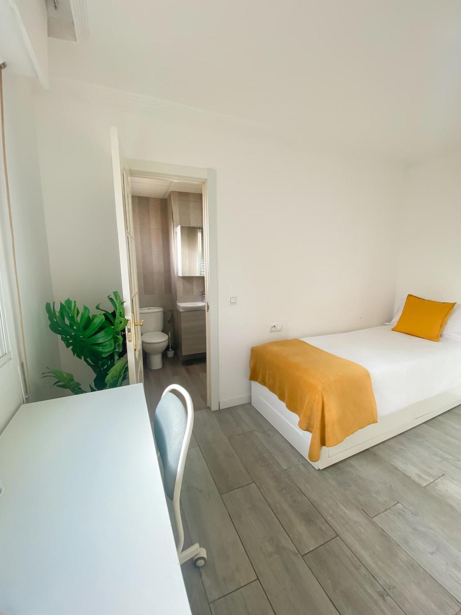 3 Rooms Y 3 Baths Y Aparcamiento Catedral Malaga Luaran gambar